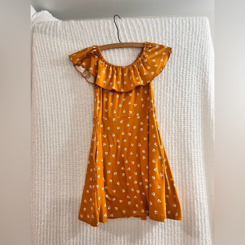 Chenault Girl Ruffle Flower Dress.                 Kids Size - 7